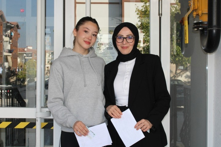 Avcılarda memur adaylarına isim şoku Yan yana olunca işin içinden çıkamadılar | Sivasta 1 dakika kala sürpriz: Üzerinde unutup geldi, görevliler yardım etti
