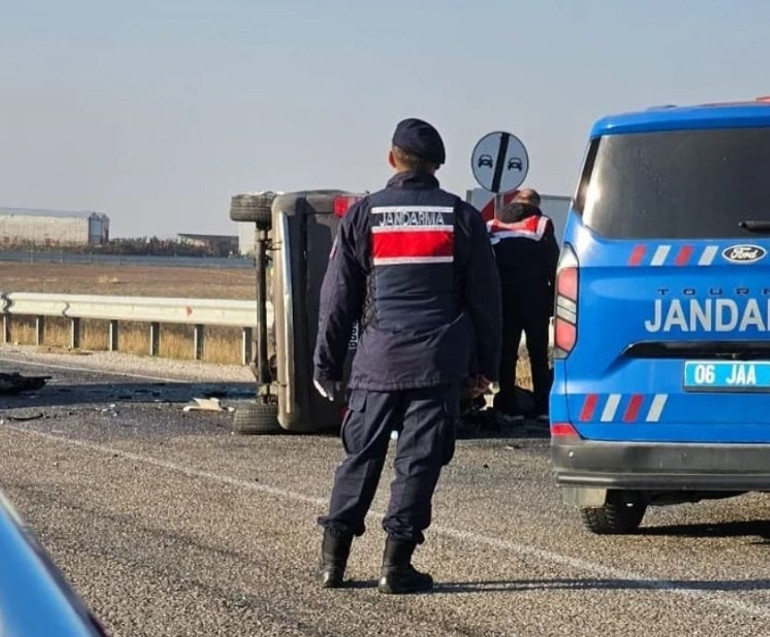 Peş peşe feci kaza: Ankarada 3, Ağrıda 4 ölü
