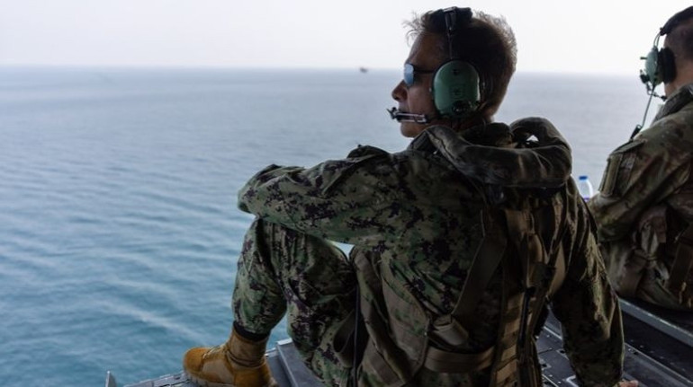 CENTCOM Komutanı Cooper, Hürmüz Boğazı’nda uçtu