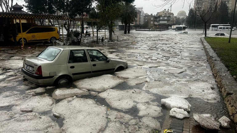 Türkiyede ekstrem hava olayları 20 yılda 2 kattan fazla arttı: İlk sırada sel ve fırtına var