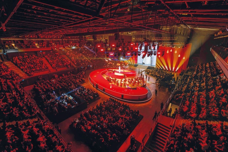 İddialı sahne performansı