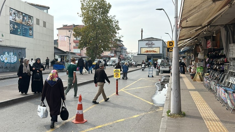 Kaza sonrası olay | Dövüş antrenörüyüm dedi, sürücüye yumruk attı