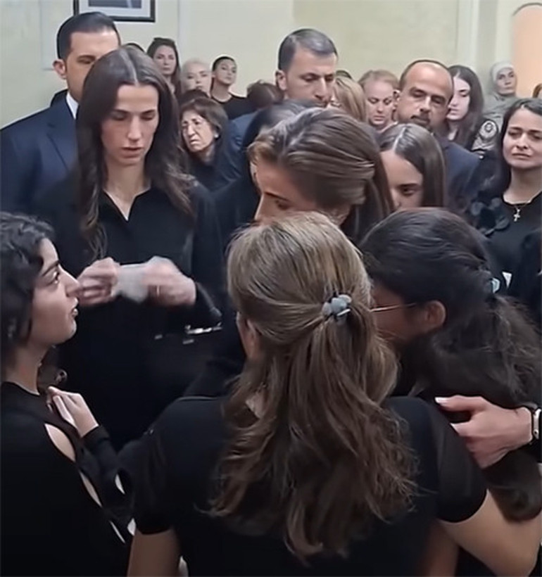 Gelin, kaynana başsağlığına gittiler.. Gözyaşları sel oldu