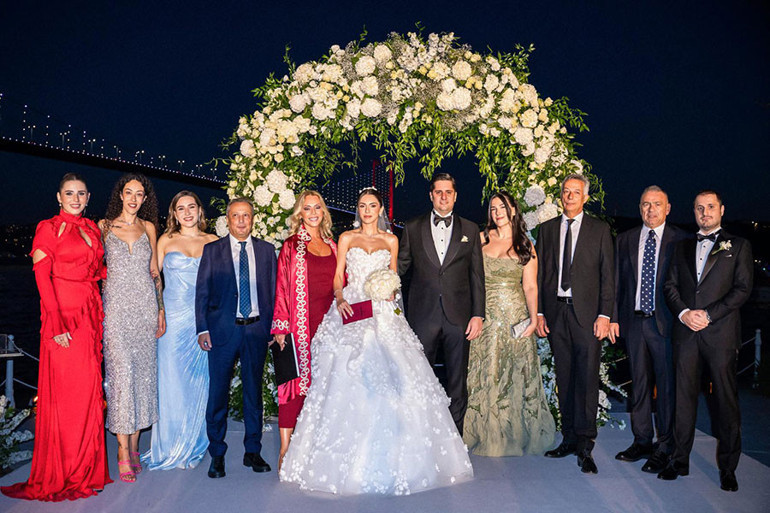 Esma Sultan Yalısı’nda görkemli düğün: Boğaz’a karşı “evet” dediler