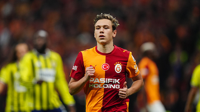 Galatasaray yenilgisinin ardından Fenerbahçeye eleştiri yağdı: Hayatımda hiç pres yapmayan bir büyük takım görmemiştim , Fenerbahçe ilk yarıda felaketti