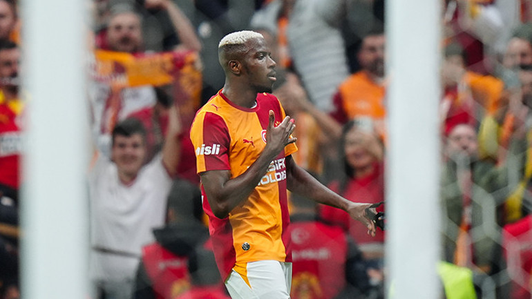 Galatasaray yenilgisinin ardından Fenerbahçeye eleştiri yağdı: Hayatımda hiç pres yapmayan bir büyük takım görmemiştim , Fenerbahçe ilk yarıda felaketti