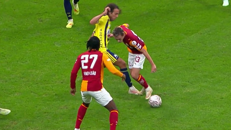 Fırat Aydınus, Galatasaray - Fenerbahçe derbisindeki tartışmalı pozisyonları değerlendirdi: Temasın şiddetini yeterli görmedi