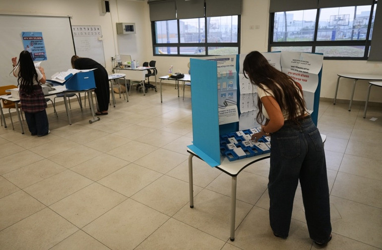 Netanyahu için kader günü Oy verme işlemi başladı: Tüm gözler İsrailde