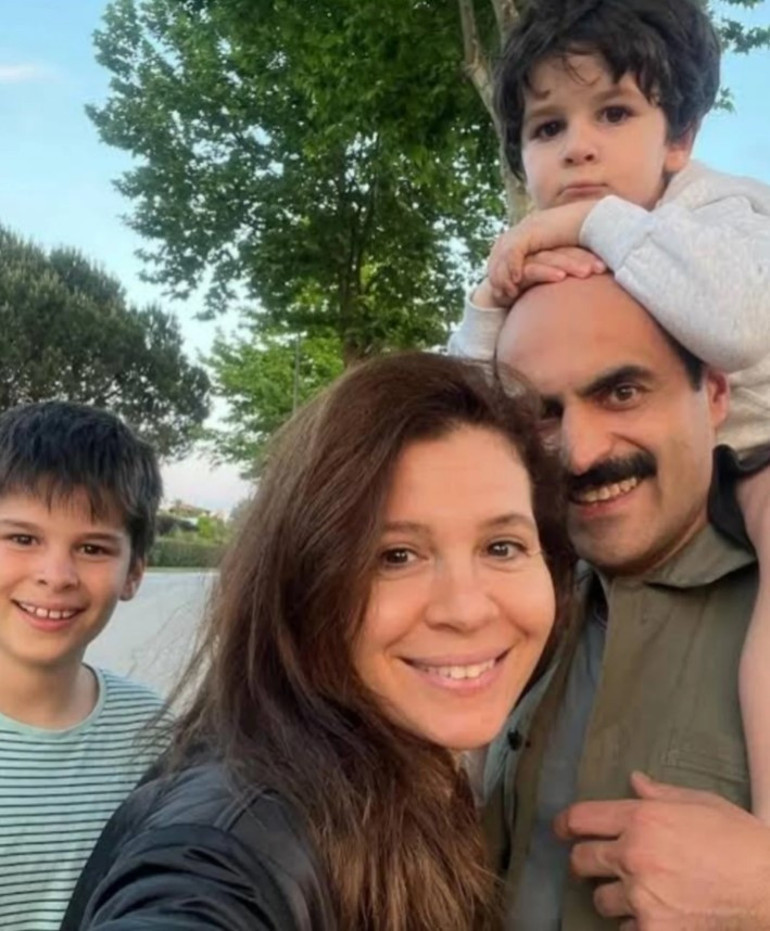 Eşim kötü esprilerime bile gülüyor ama çocuklarım cringe olduğumu söylüyor