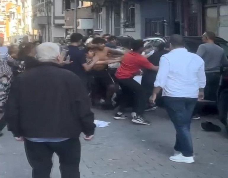Evli olduğunu öğrenip ayrıldı; kapısına gelince tornavidayla sırtından yaraladı