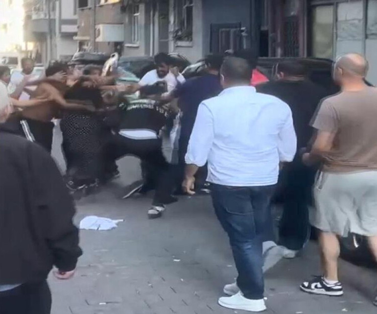 Evli olduğunu öğrenip ayrıldı; kapısına gelince tornavidayla sırtından yaraladı