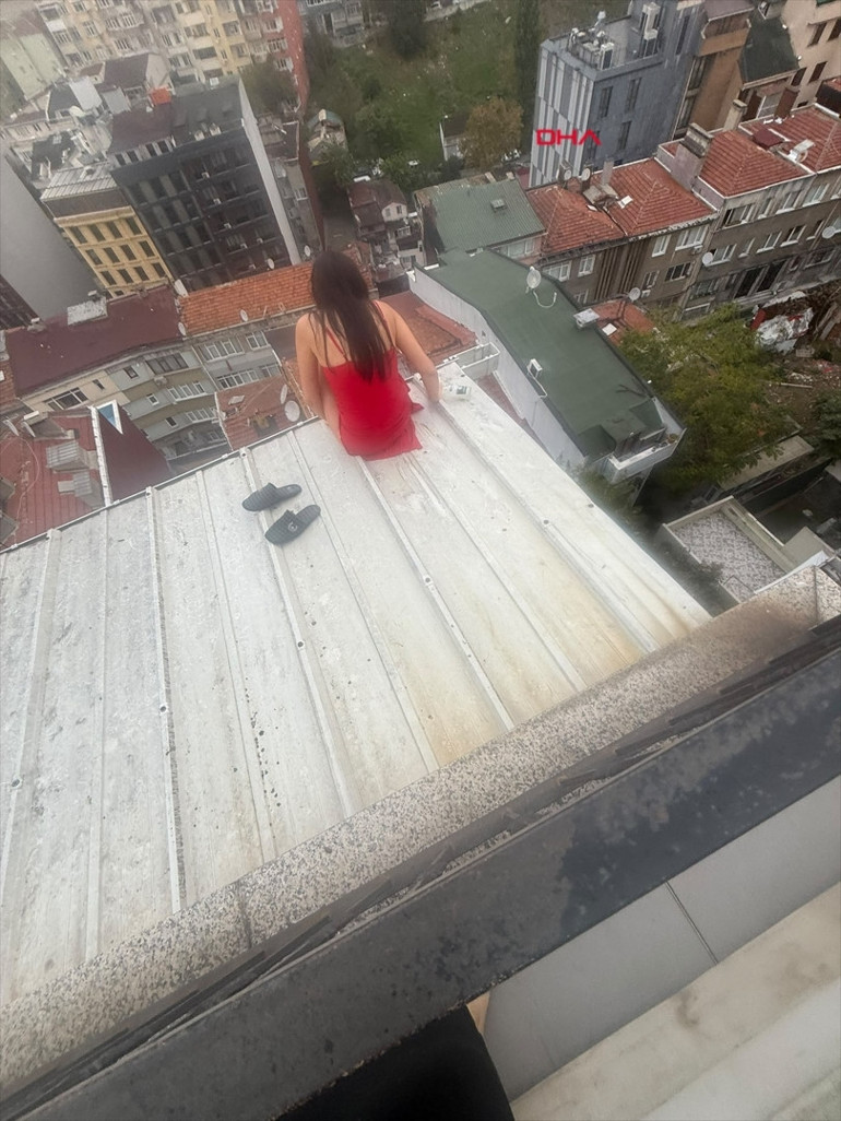 Çatıdan düşerek hayatını kaybetmişti Son görüntüleri ortaya çıktı... Ev arkadaşıyla sevgilisi adli kontrol şartıyla serbest bırakıldı