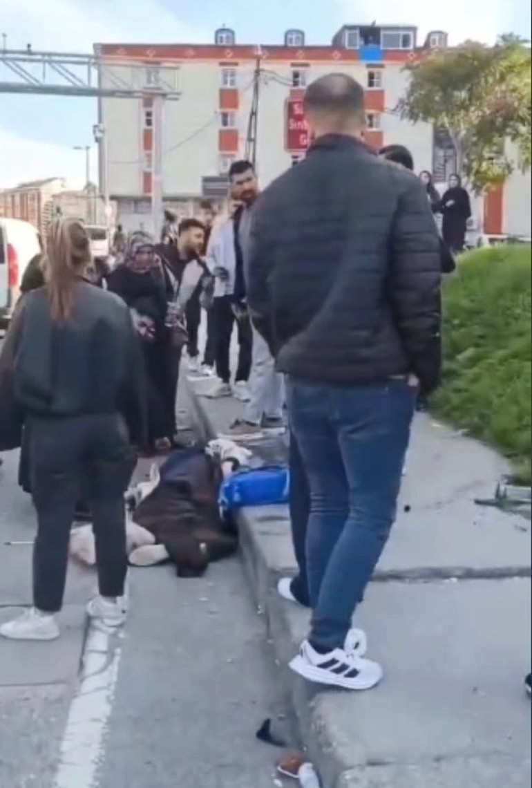 Evlatlarını kurtardı, kendi canından oldu: Üzerine minibüs devrilen anne kurtarılamadı