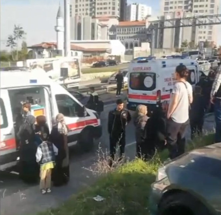 Evlatlarını kurtardı, kendi canından oldu: Üzerine minibüs devrilen anne kurtarılamadı