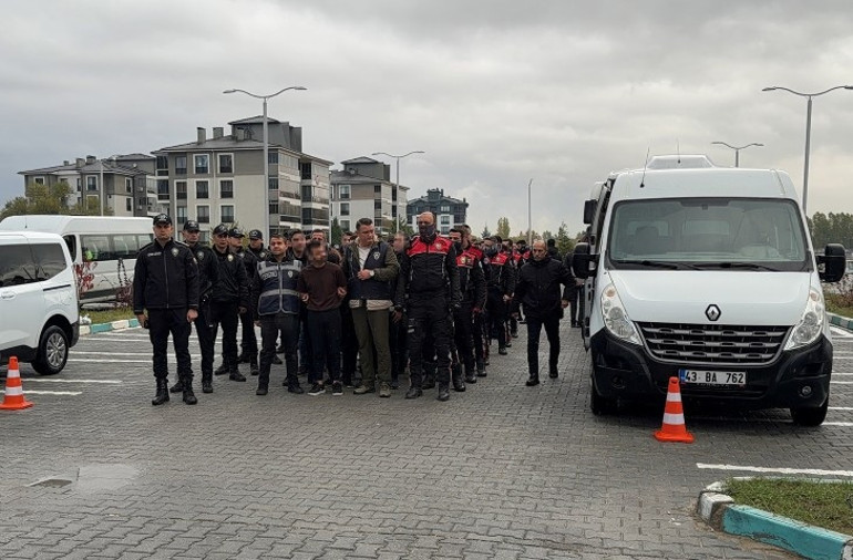 Yasa dışı bahis çetelerine çifte darbe: 15 milyarlık para trafiği ve VIP bahis listeleri deşifre oldu