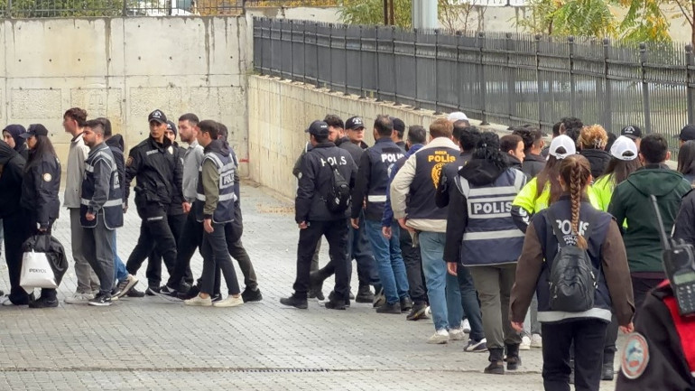 Yasa dışı bahis çetelerine çifte darbe: 15 milyarlık para trafiği ve VIP bahis listeleri deşifre oldu