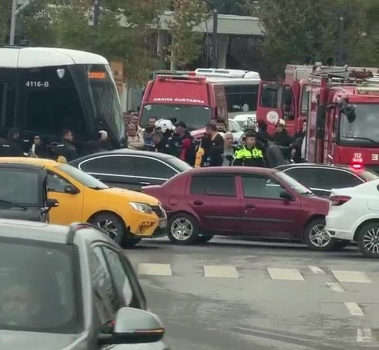Tramvay yayalara çarptı: 1 ölü, 1 yaralı