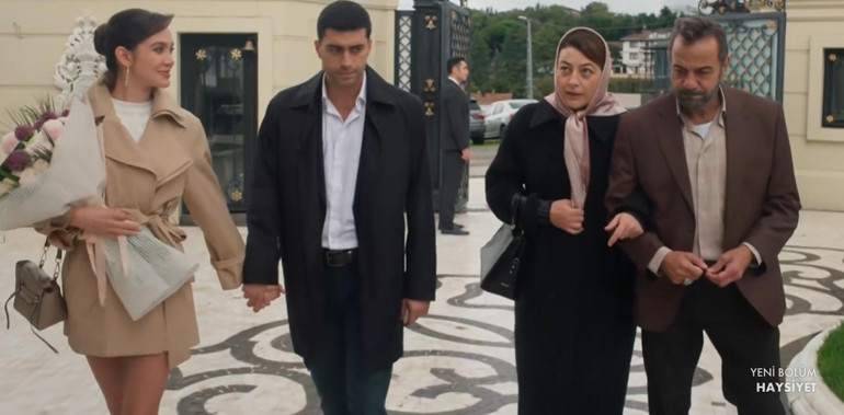 Haysiyette ortalık karıştı Mehmet, Simay ve Ender’i sarılırken gördü