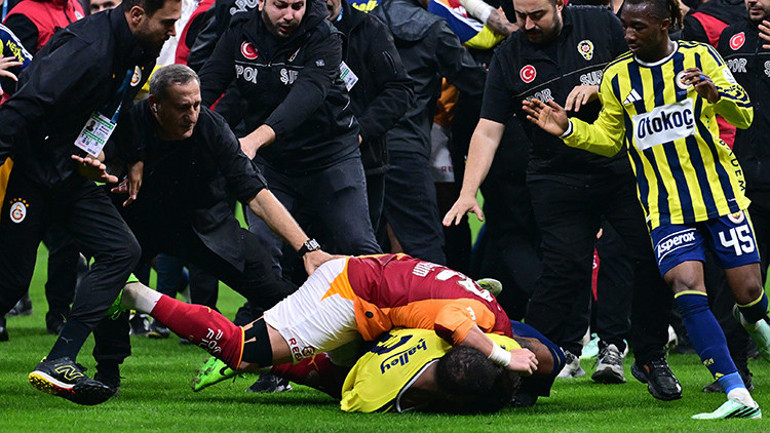 PFDK olaylı Galatasaray-Fenerbahçe derbisinin sevklerini açıkladı İşte beklenen cezalar