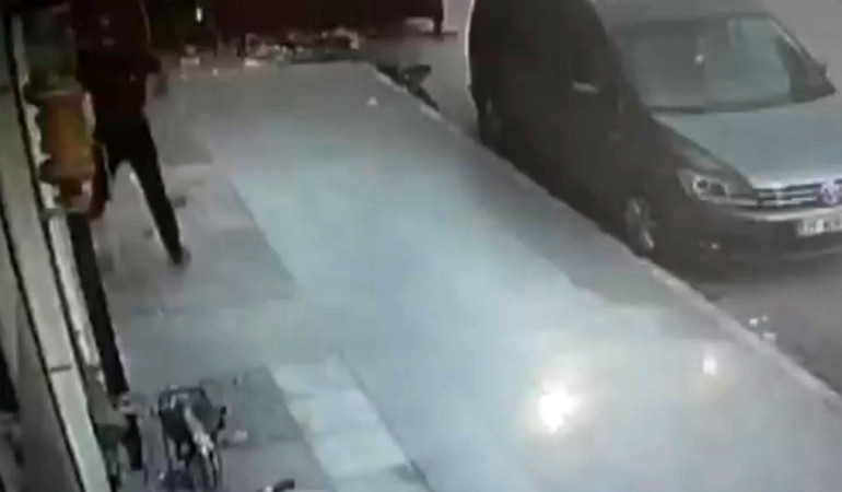 Bankanın camını kaldırım taşıyla kırdı, didik didik aradı ama eli boş kaldı