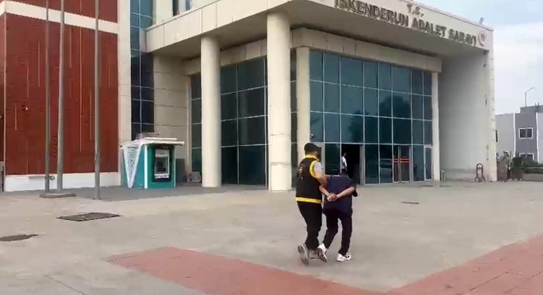 Bankanın camını kaldırım taşıyla kırdı, didik didik aradı ama eli boş kaldı