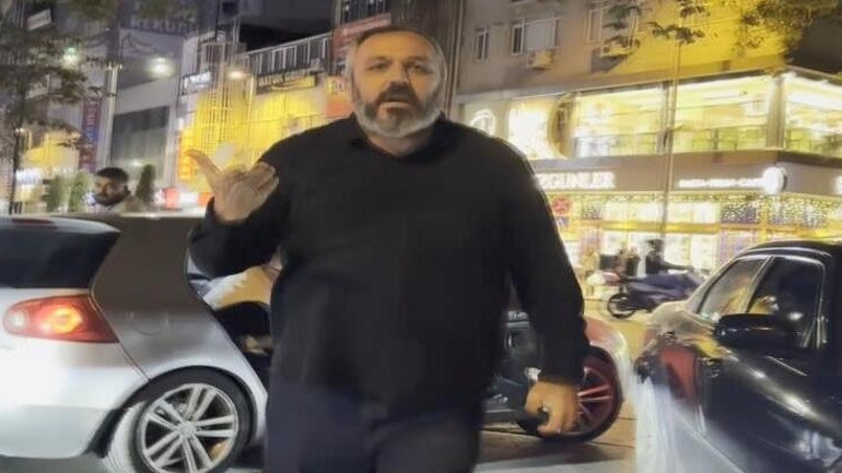 Bulgaristan plakalı araçtan inip dehşet saçmışlardı: Motosikletliye saldıran magandalara ağır fatura