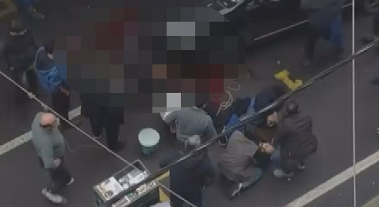 Pazar yerinde tezgah kavgası kanlı bitti: Biri çocuk 6 kişi bıçaklandı