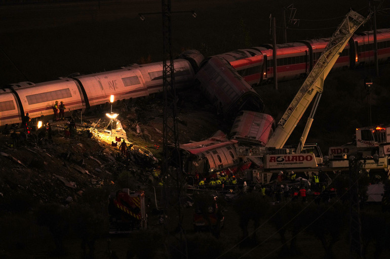 İspanyayı sarsan tren kazası nasıl gerçekleşti Korkunç hata ortaya çıktı