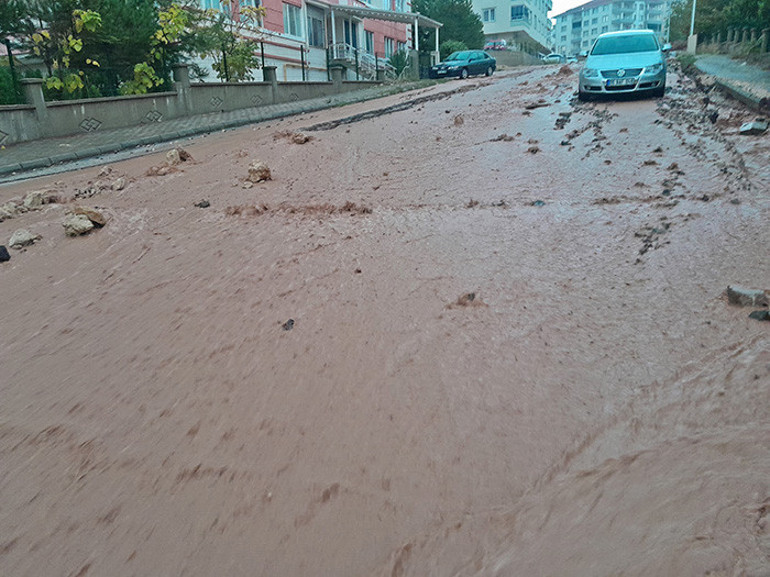  İstanbul, Mersin ve Antalya dahil birçok ilde alarm | Sel, su baskını, hortum ve fırtına...
