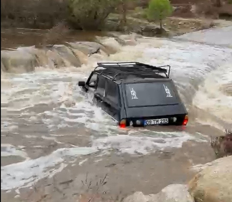  İstanbul, Mersin ve Antalya dahil birçok ilde alarm | Sel, su baskını, hortum ve fırtına...