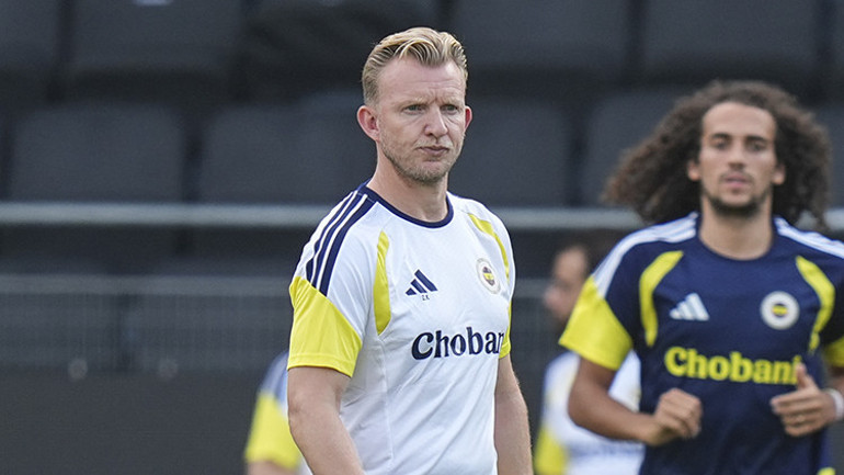 Dirk Kuyt’ın menajerinden açıklama: Sezon sonuna kadar kalabilir
