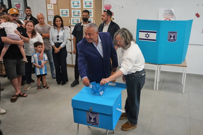 Netanyahu ile Eisenkot’u ne durduruyor Büyük engel Aynı hükümet, derin çatlaklar