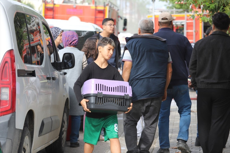 Dairelerdeki onlarca kişi tahliye edildi