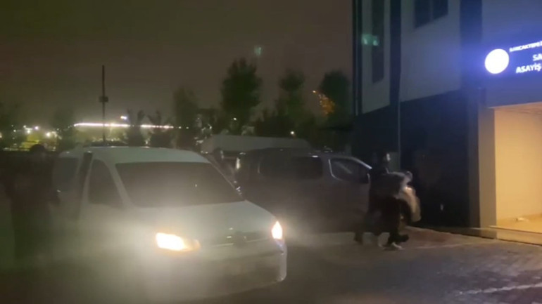Sancaktepede pazar yerindeki bıçaklı kavgada yaralanan esnaf hayatını kaybetti: 2 şüpheli adliyede