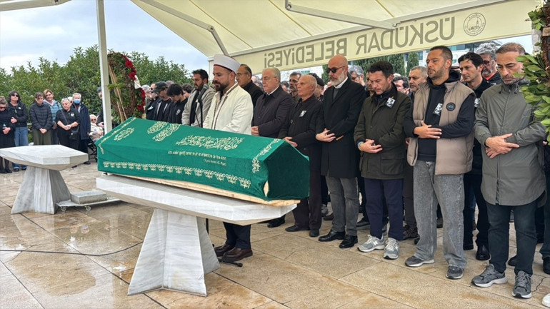 Oğlunu kaybettikten 1 hafta sonra yaşamını yitirmişti: Cem Akaş, son yolculuğuna uğurlandı