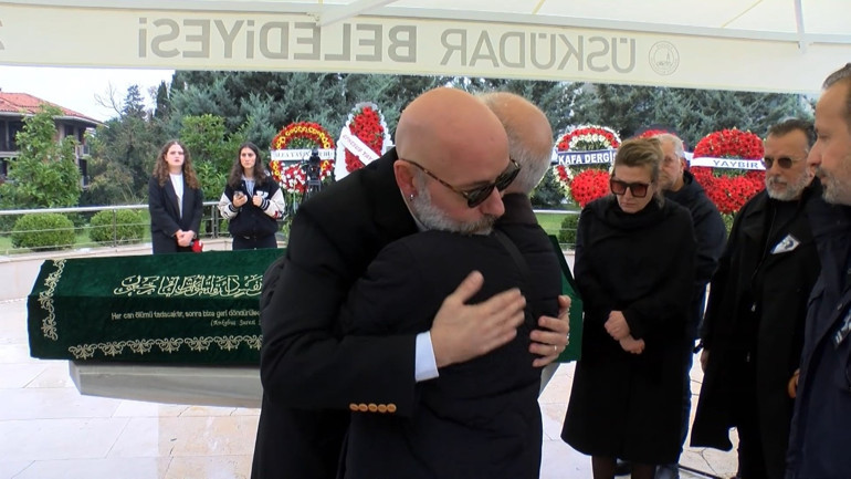 Oğlunu kaybettikten 1 hafta sonra yaşamını yitirmişti: Cem Akaş, son yolculuğuna uğurlandı