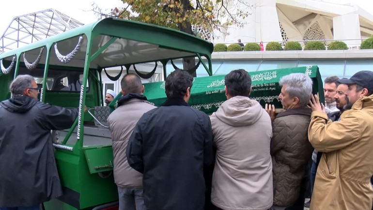 Oğlunu kaybettikten 1 hafta sonra yaşamını yitirmişti: Cem Akaş, son yolculuğuna uğurlandı