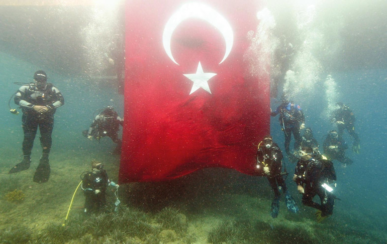 Yurtta 103’üncü yaş coşkusu... İyi ki doğdun Cumhuriyet