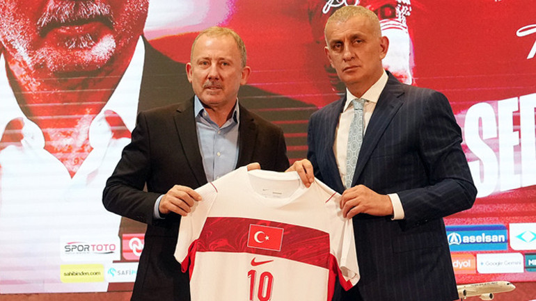 A Milli Takım teknik direktörü Sergen Yalçından iddialara yanıt: O açıklamaları şov amacıyla yapmıştım, futbolcular da bunu biliyor