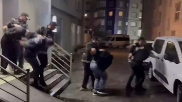 İş insanı Nevzat Aydın’a tehdit soruşturmasında yeni gelişme: 4 kişi yakalandı Çok sayıda mühimmat ele geçirildi