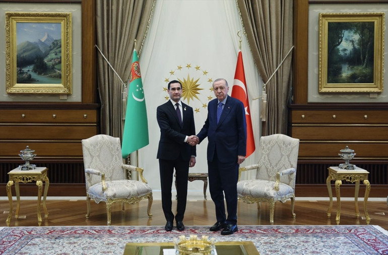 Cumhurbaşkanı Erdoğan, Serdar Berdimuhammedov ile bir araya geldi
