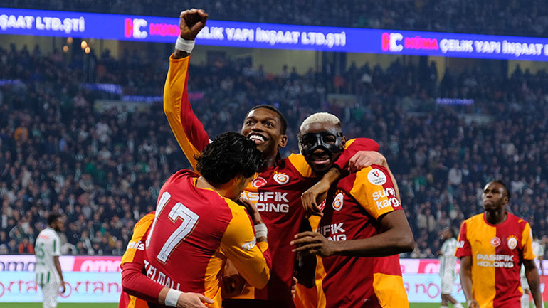 Galatasarayın 4-0lık Konyaspor galibiyetinin ardından Osimhene övgü yağdırdılar: 7 yaşında sabahtan akşama mahallede plastik top peşinde koşan bir çocuk gibi seviyor futbolu hâlâ , Onun farkı sadece sahada yaptıklarıyla sınırlı değil