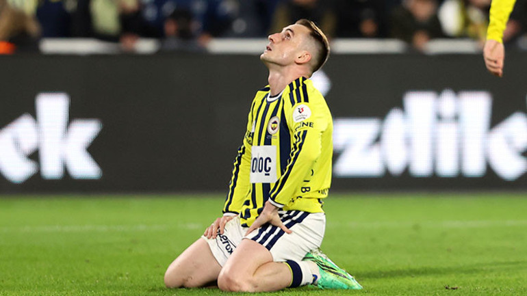 Kerem Aktürkoğlu ile Fenerbahçe taraftarı arasında gerginlik Kadıköyde ıslık sesleri