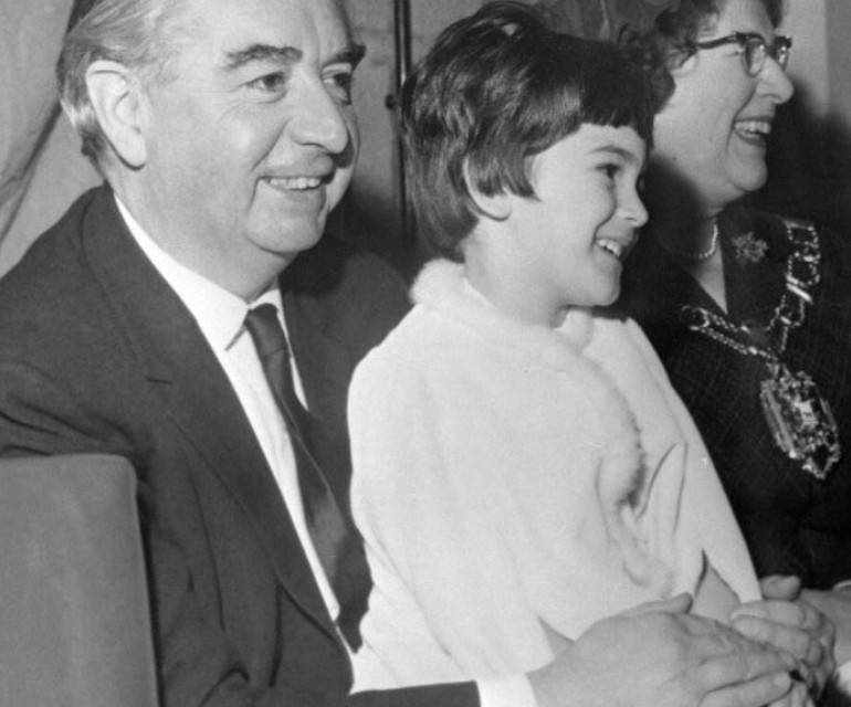 53 odalı malikâneden tek kişilik hücreye... Ghislaine Maxwell suçlu bulundu, Prens Andrewa ne olacak?