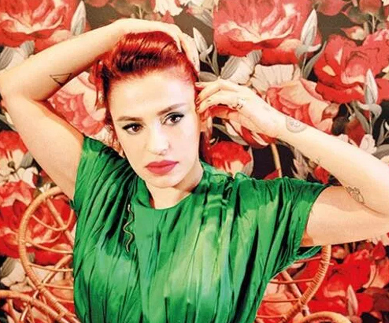 Takıntılı hayran kâbusu... Mektupla başladı ev baskını ile sürüyor! Takıntılı hayran kâbusu... Mektupla başladı ev baskını ile sürüyor!