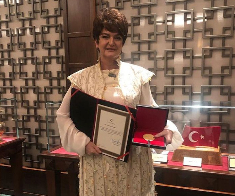 Siyah ülkenin lanetli beyazları! Ve Afrikanın Türk Annesi... Siyah ülkenin lanetli beyazları! Ve Afrikanın Türk Annesi...