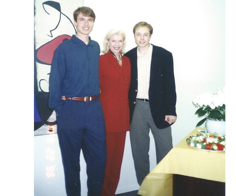 Süpermodel, diyetisyen, yazar, büyükanne... Elon Muskın gündemden düşmeyen annesi Maye Musk!