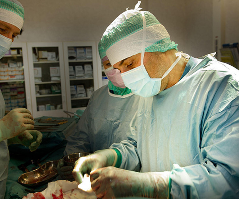 Ayakta alkışlanan doktor eşi görülmemiş bir dolandırıcı çıktı! O skandal yıllar sonra yeniden gündeme oturdu Ayakta alkışlanan doktor eşi görülmemiş bir dolandırıcı çıktı! O skandal yıllar sonra yeniden gündeme oturdu