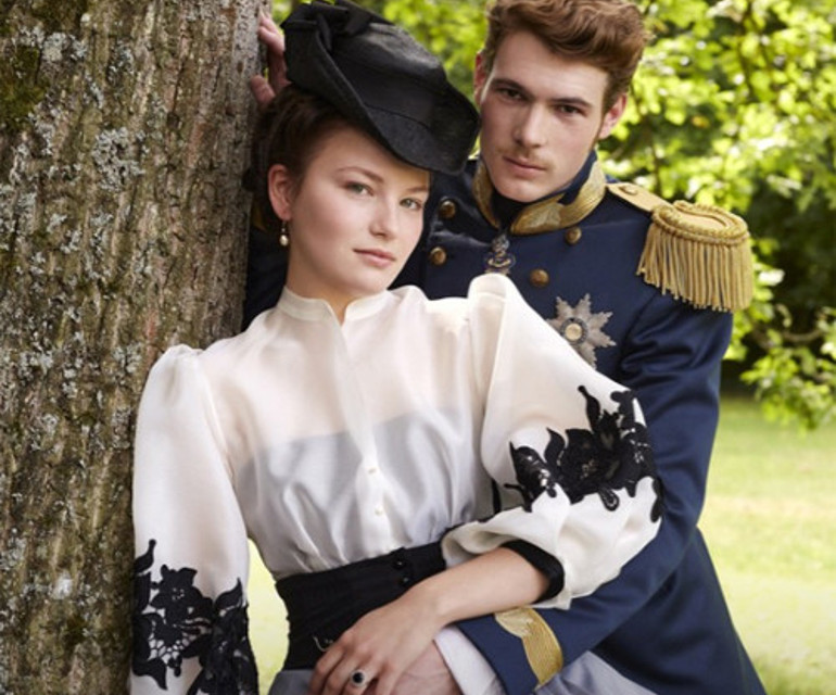 YARI TÜRK OYUNCU CANLANDIRIYOR