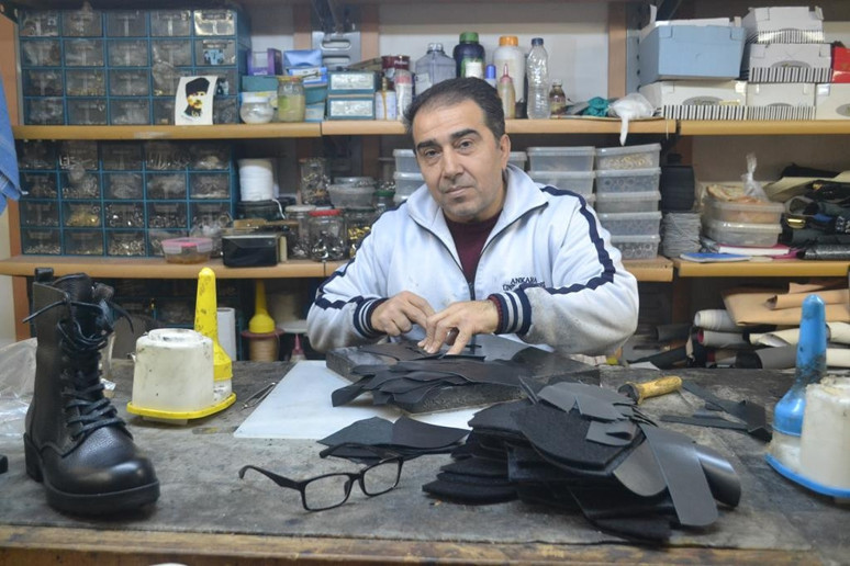 Ayakkabı atölyeleri emeklilere kaldı